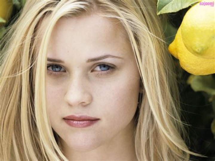 Reese's Side bangs