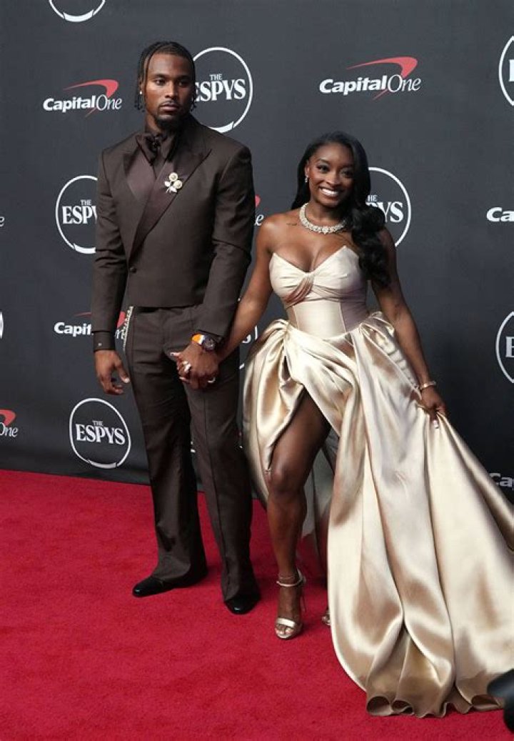 Simone Biles' boyfriend Jonathan Owens celebrates her Olympic berth